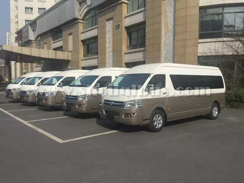 北京租16座商务车包车带司机一天多少钱